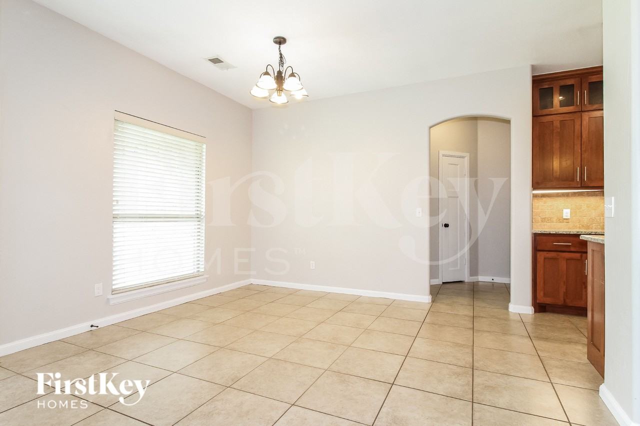 304 Sw 171st St - Photo 4 of 16