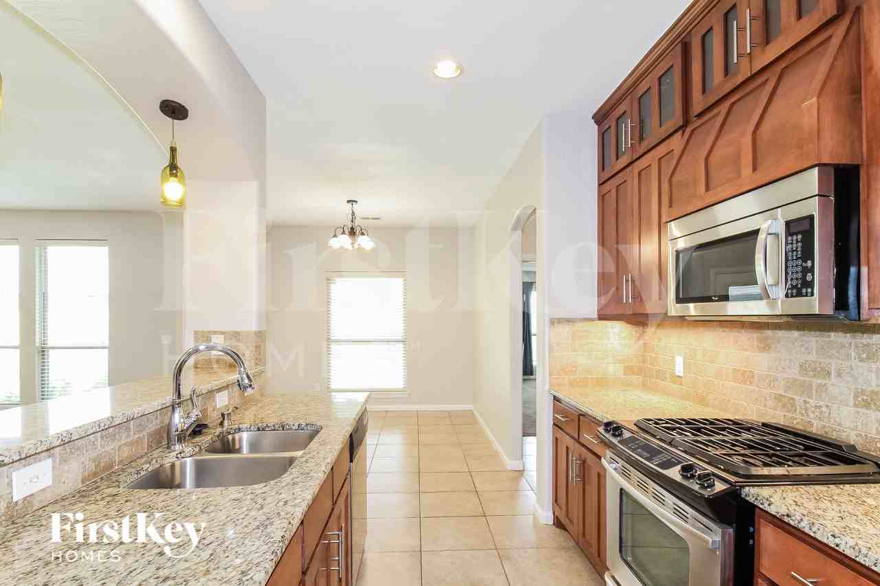 304 Sw 171st St - Photo 6 of 16