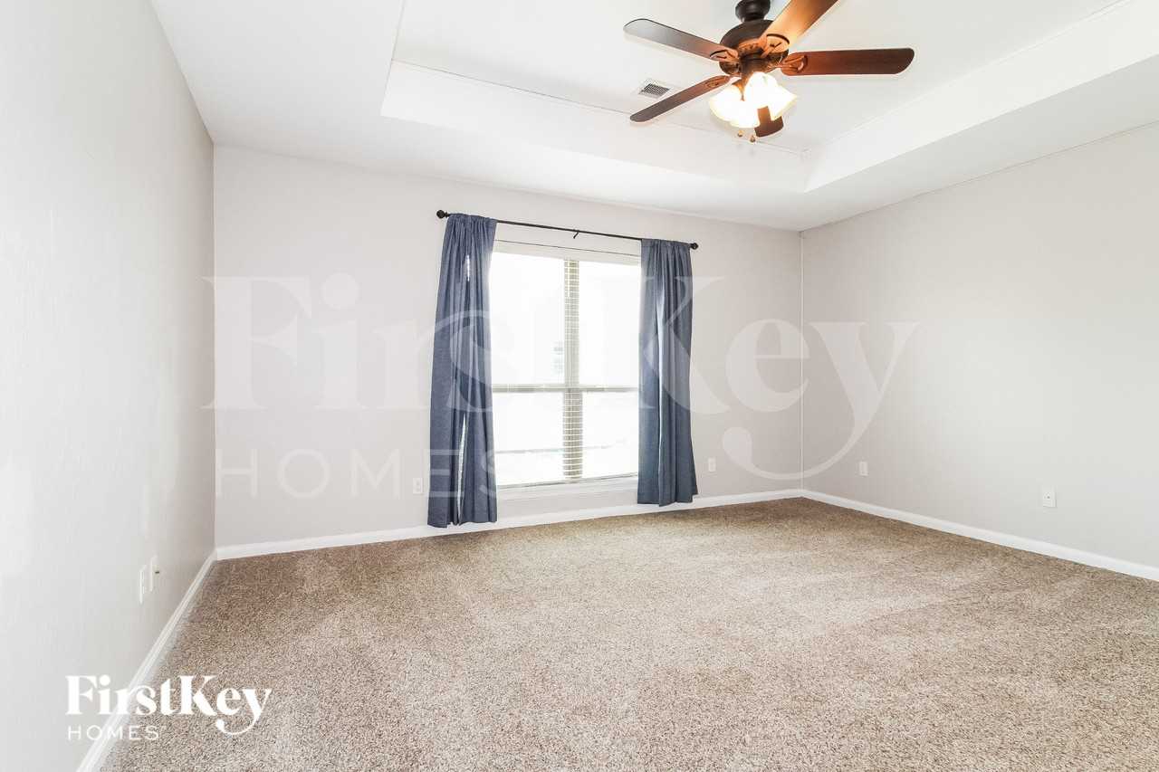 304 Sw 171st St - Photo 7 of 16