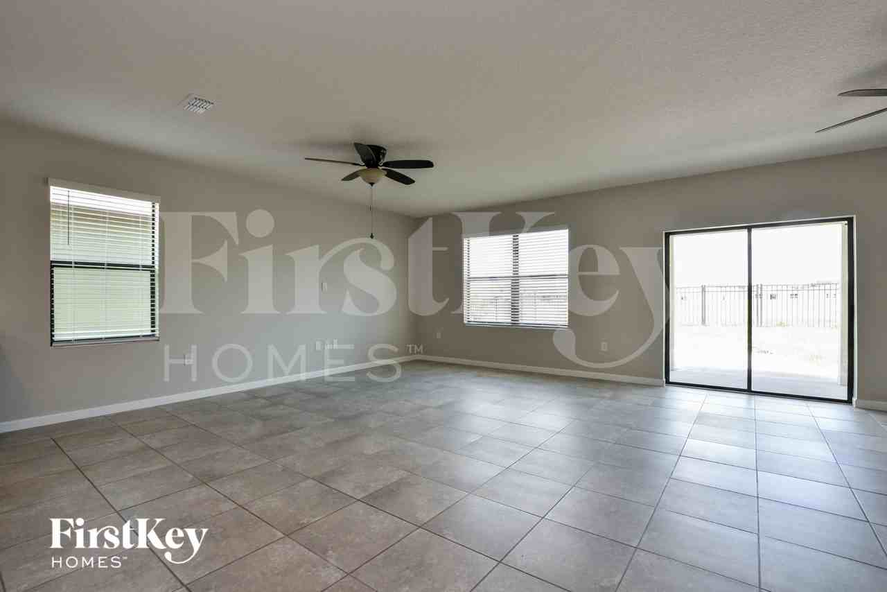 3738 Loggerhead Ln - Photo 2 of 15