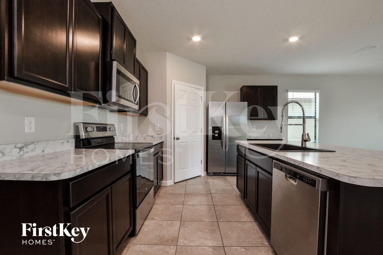 3738 Loggerhead Ln - Photo 4 of 15