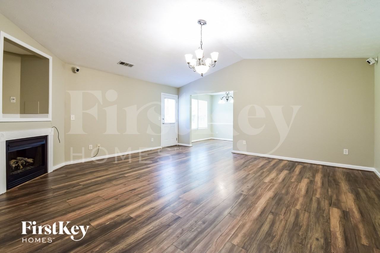 738 Trickle Ln - Photo 5 of 16