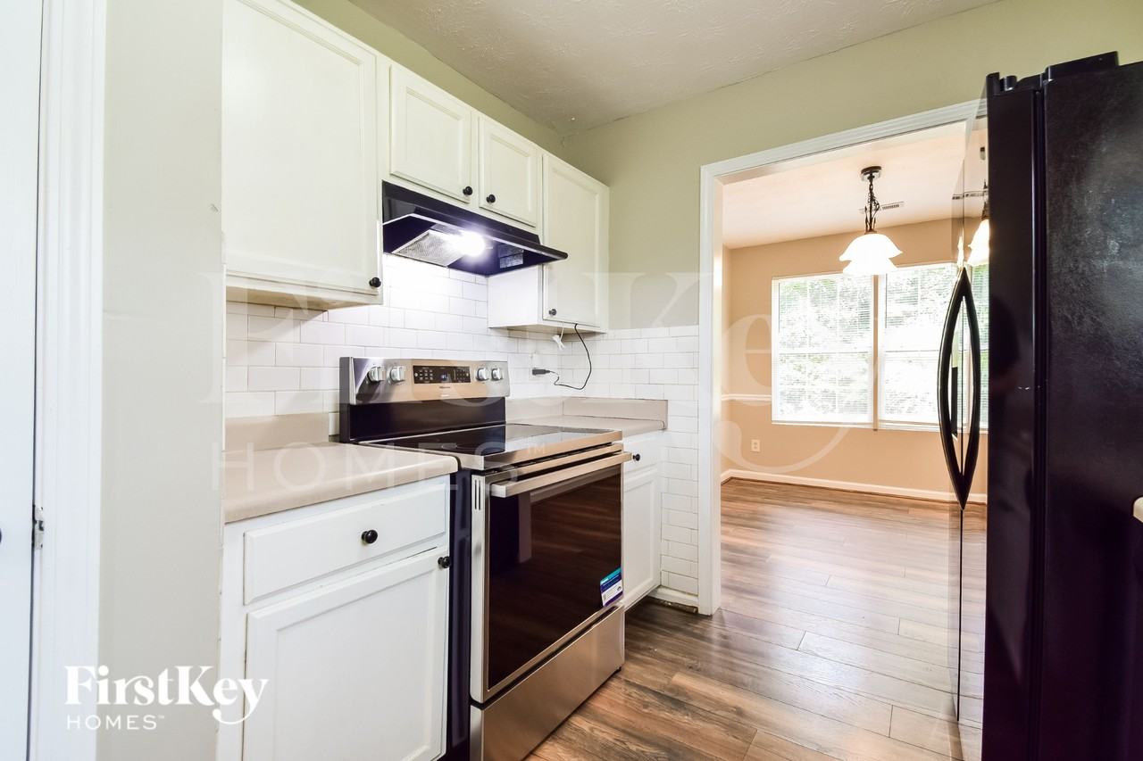 738 Trickle Ln - Photo 6 of 16