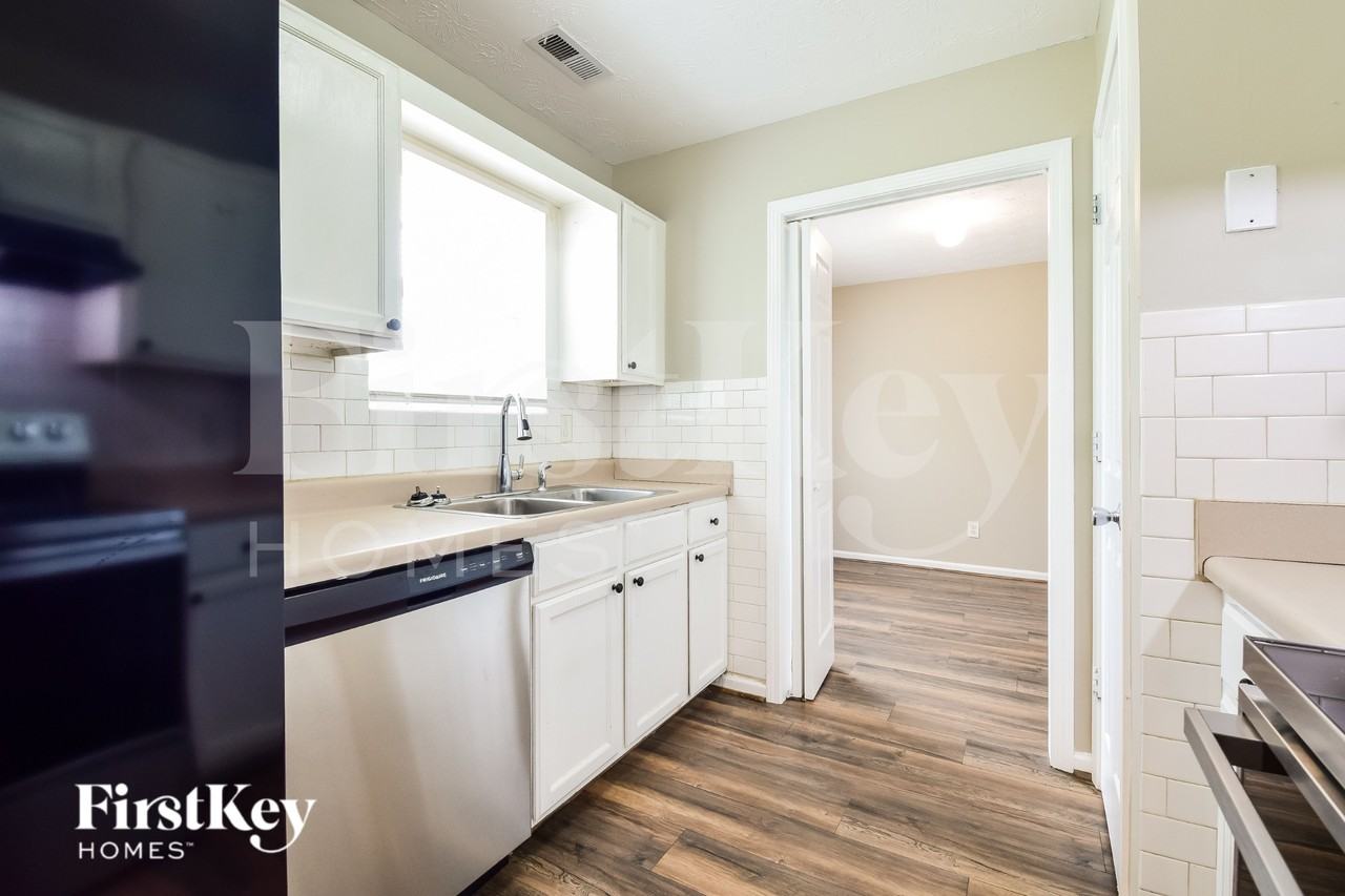 738 Trickle Ln - Photo 7 of 16