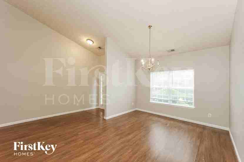 5713 Old Carriage Dr - Photo 5 of 16