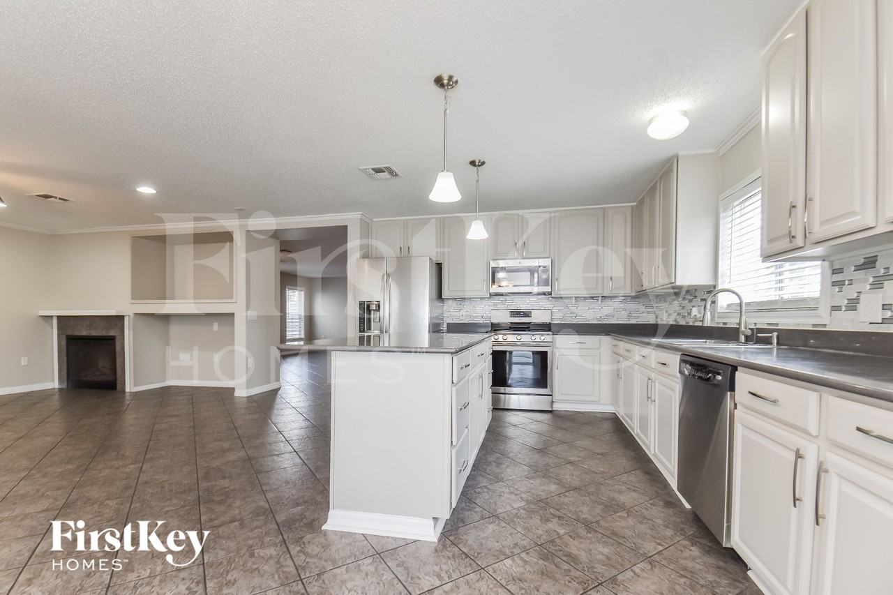 458 Rona Ln - Photo 5 of 15