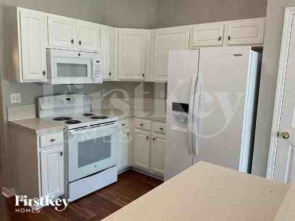 1242 Summit Oaks Dr E - Photo 6 of 10