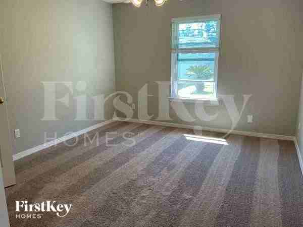 1242 Summit Oaks Dr E - Photo 7 of 10