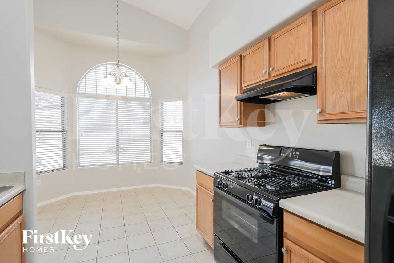 5740 W Hayfield St - Photo 5 of 15