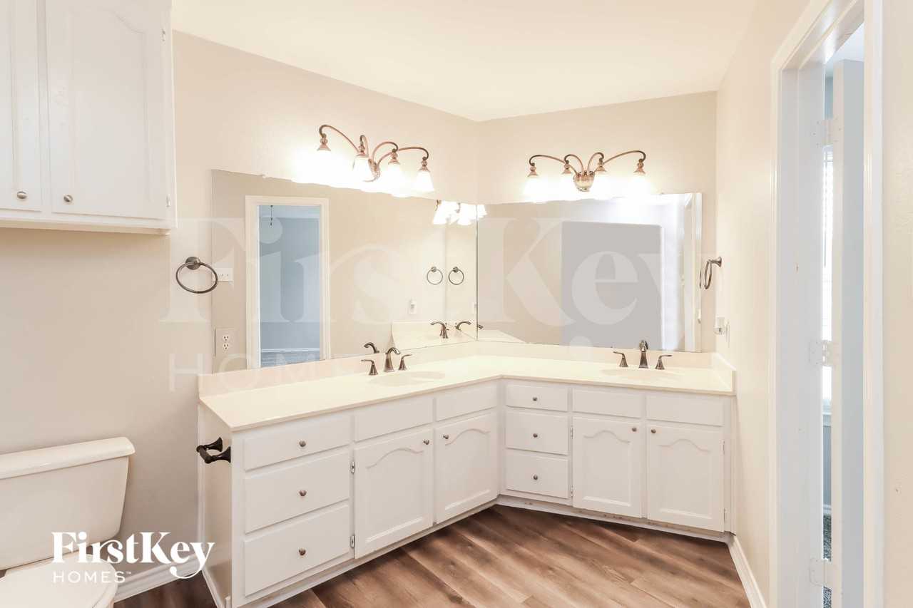 1105 Carrington Ct - Photo 7 of 15