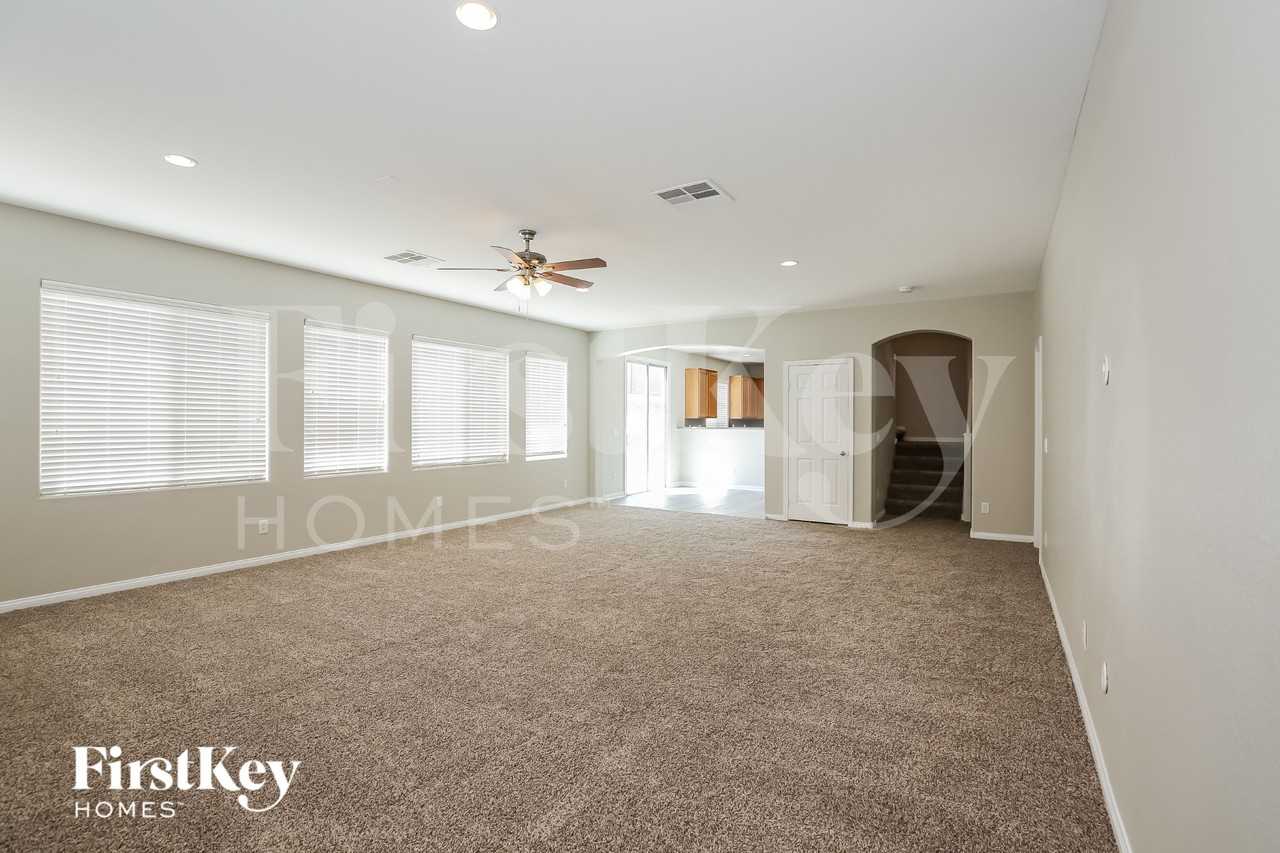 5309 Spicebush St - Photo 5 of 16