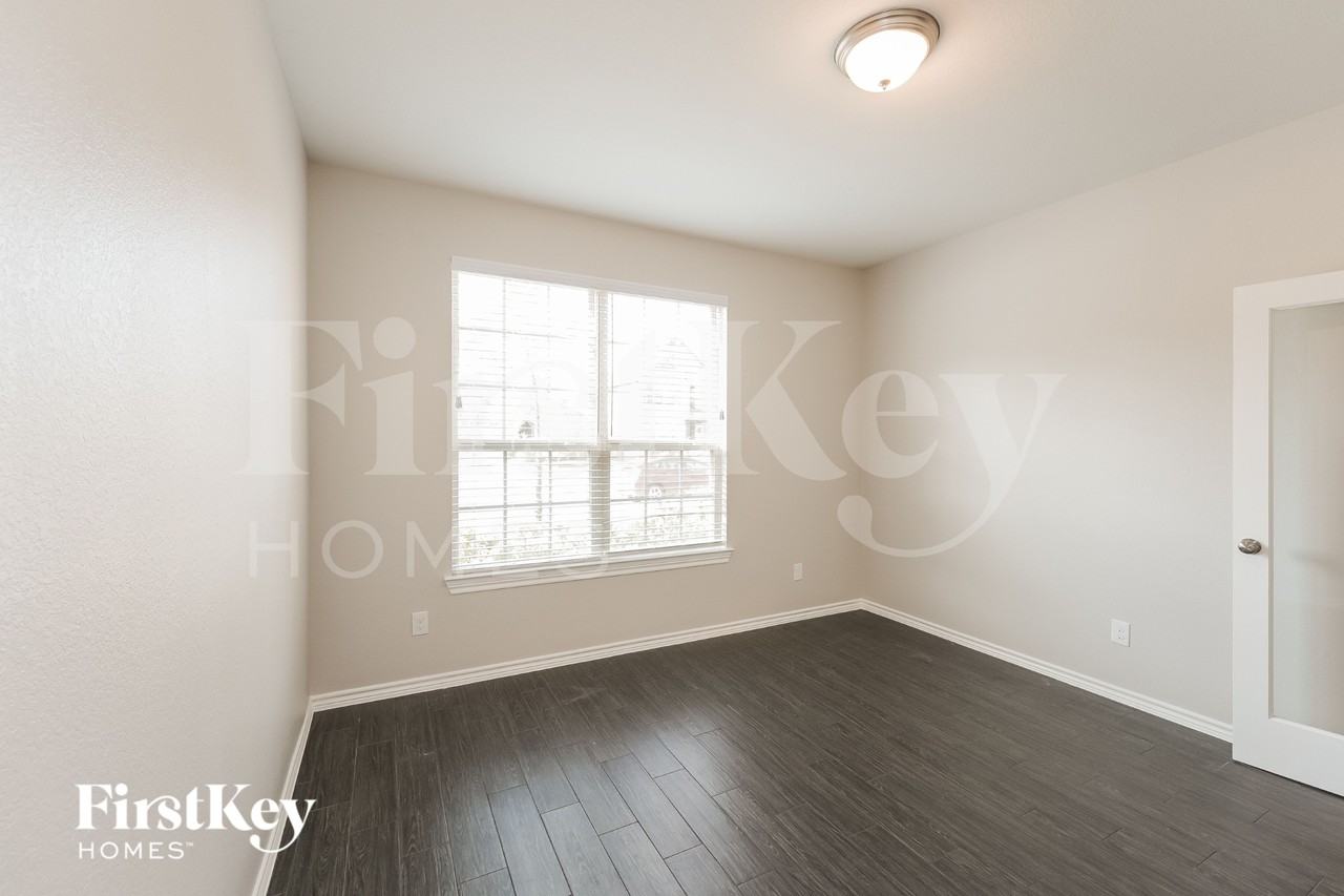 9714 Birdsnest Ct - Photo 4 of 15