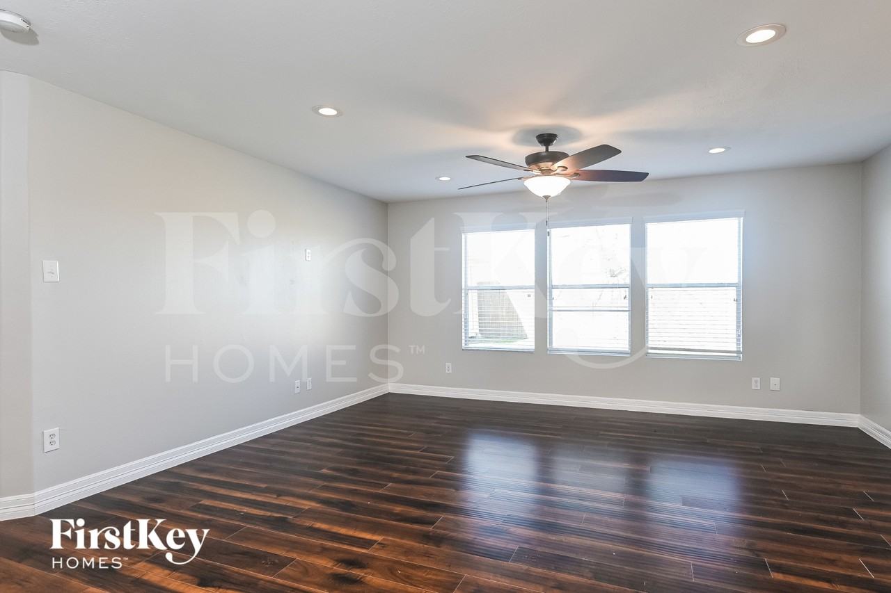 8003 Ginger Park Dr - Photo 3 of 15