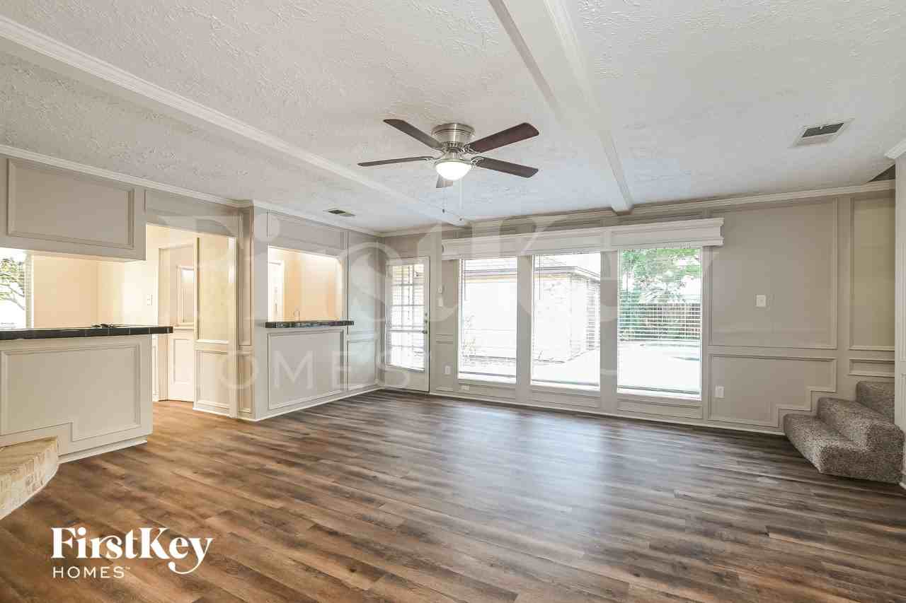 4146 Meadowbank Dr - Photo 4 of 15