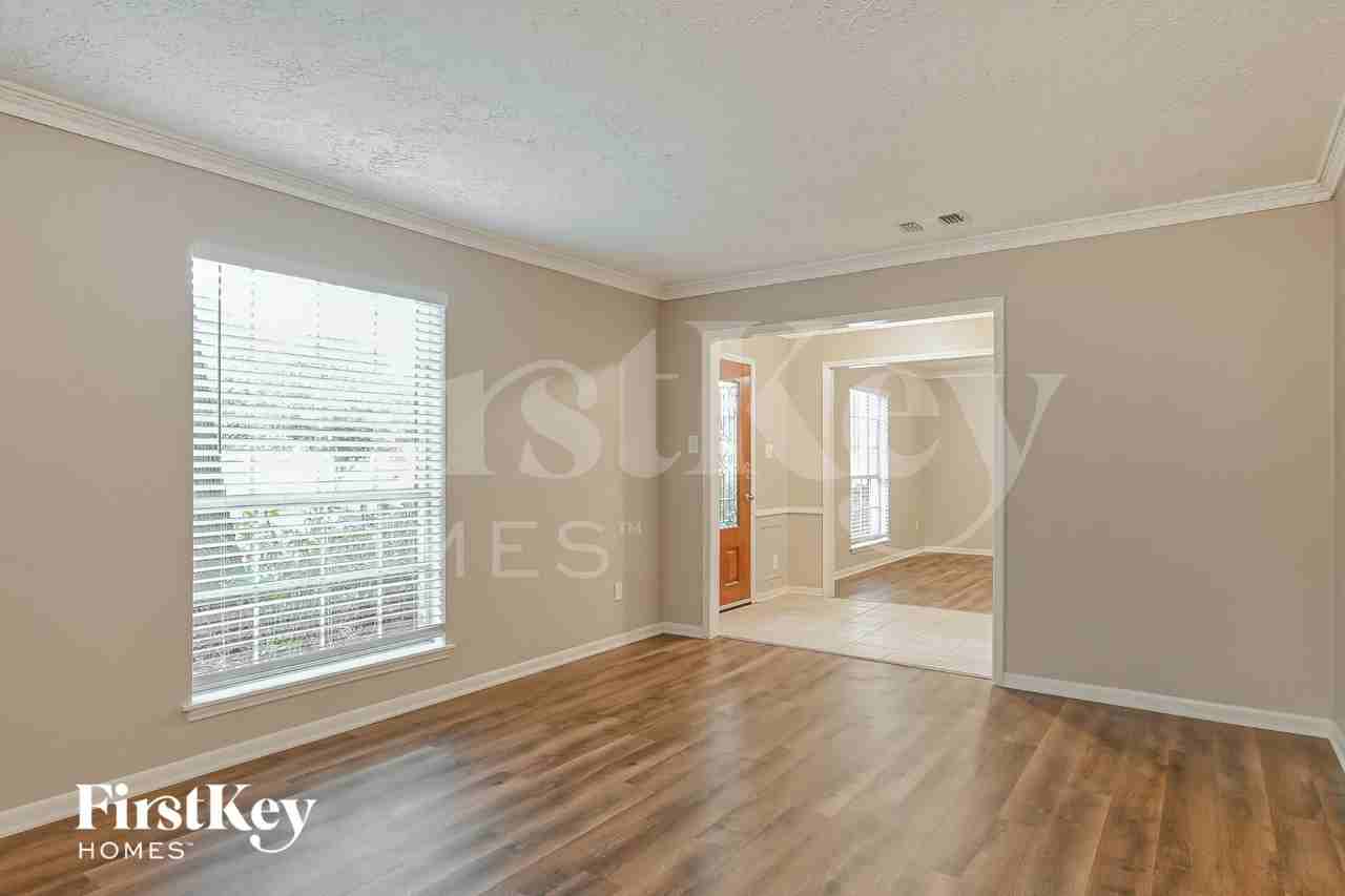 4146 Meadowbank Dr - Photo 5 of 15