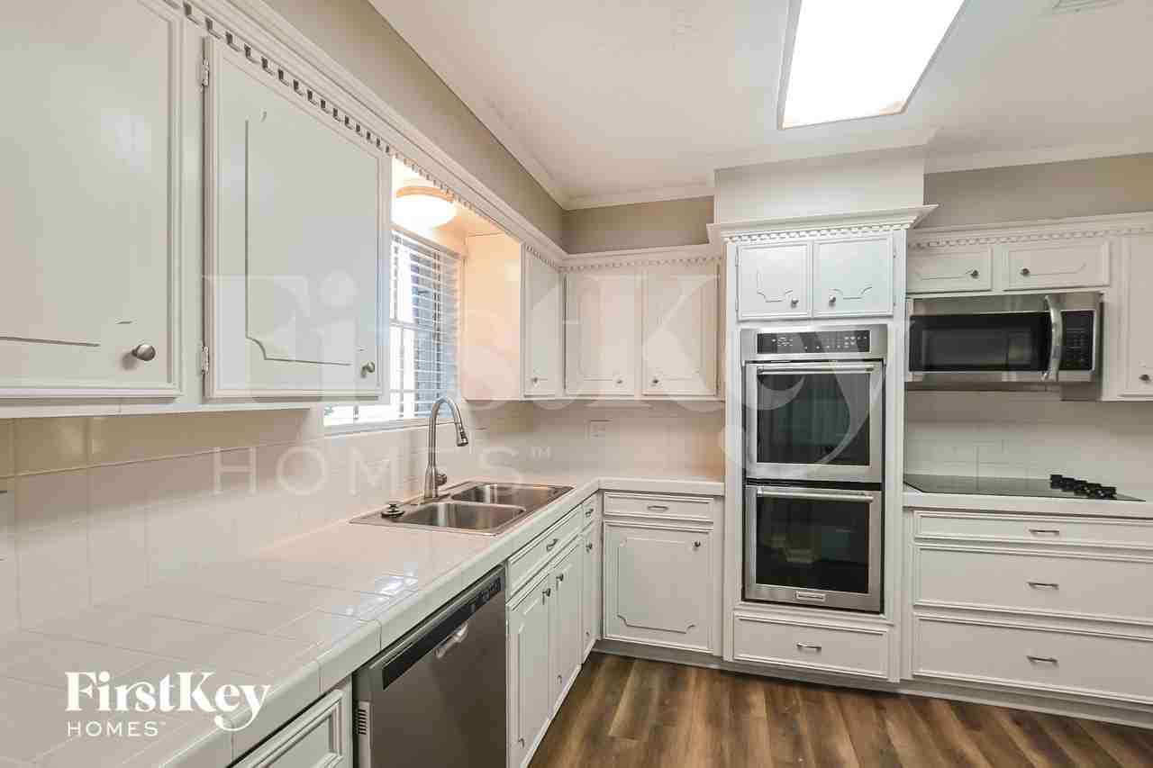 4146 Meadowbank Dr - Photo 6 of 15