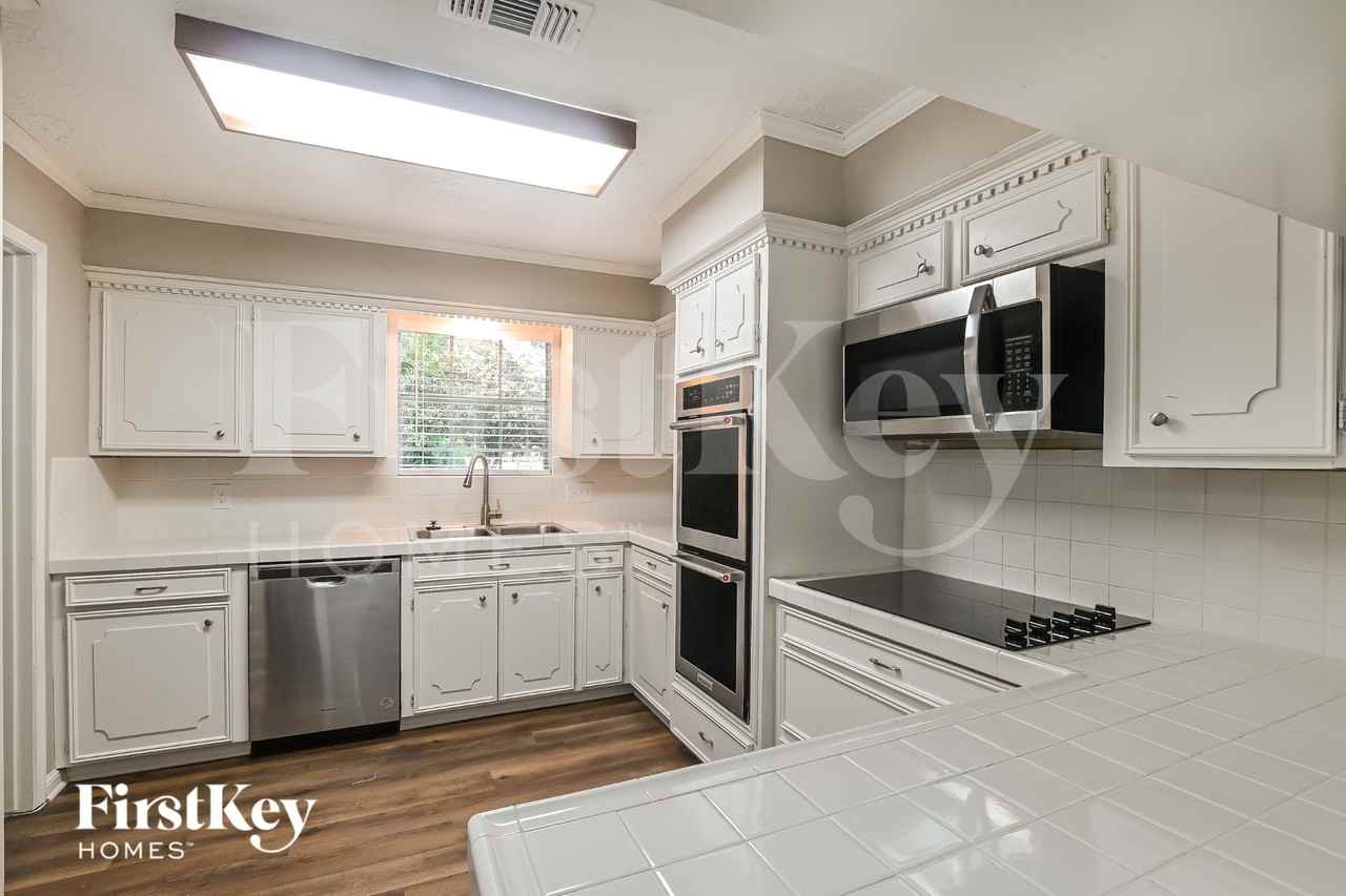 4146 Meadowbank Dr - Photo 7 of 15