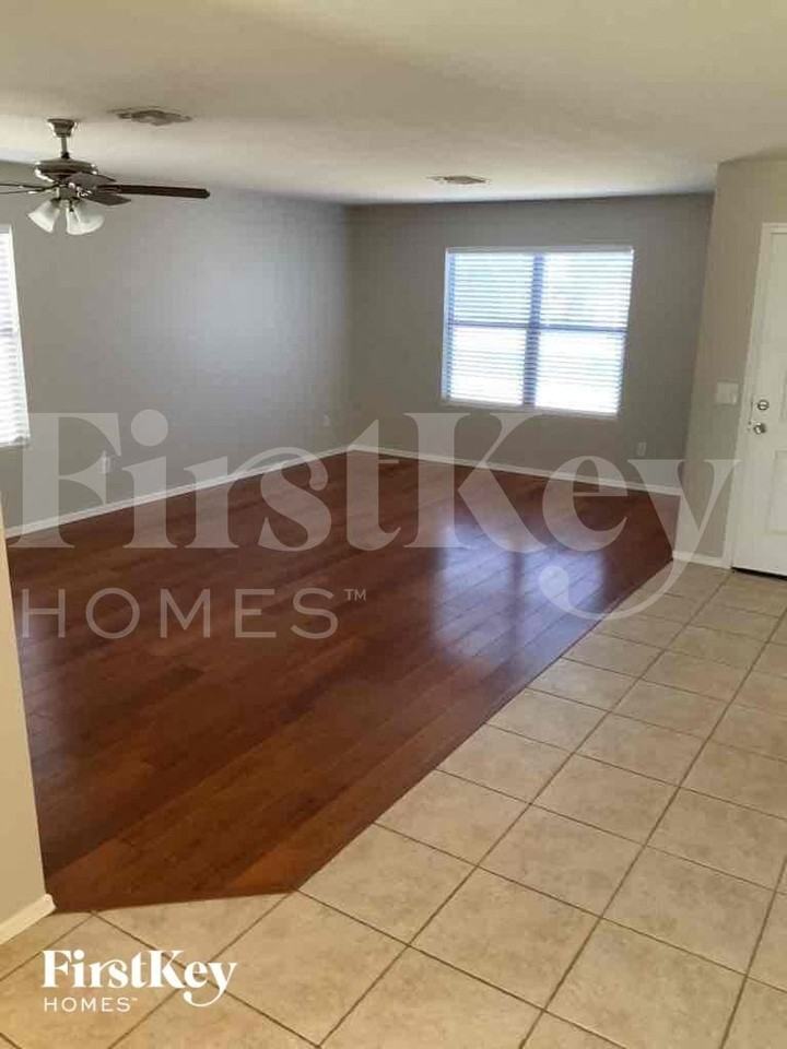 15797 W Caribbean Ln - Photo 4 of 11