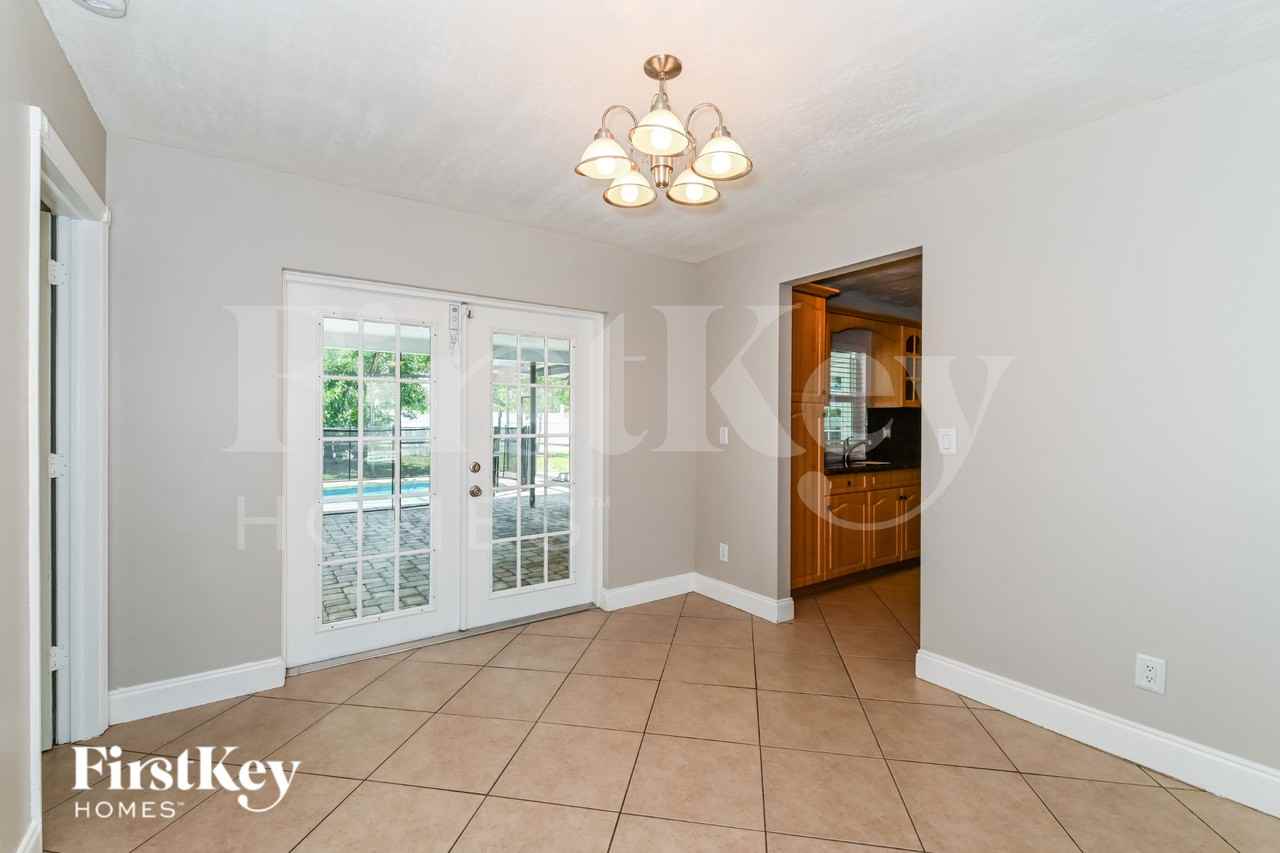 528 Se 17th Ave - Photo 4 of 15