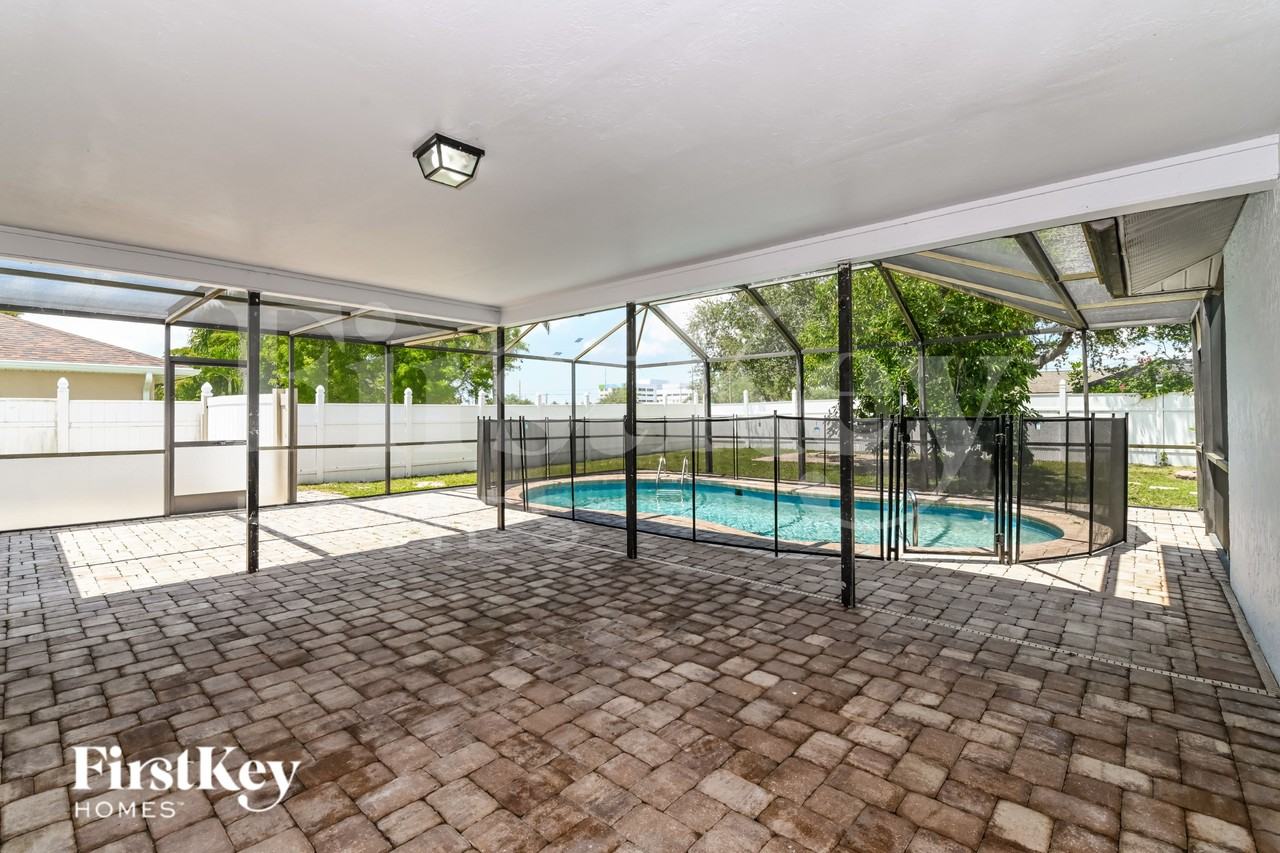 528 Se 17th Ave - Photo 7 of 15