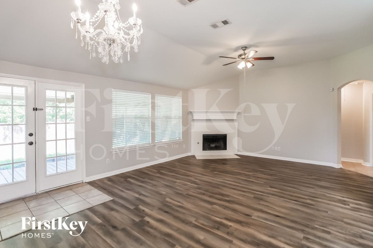 6908 Edgefield Dr - Photo 3 of 15