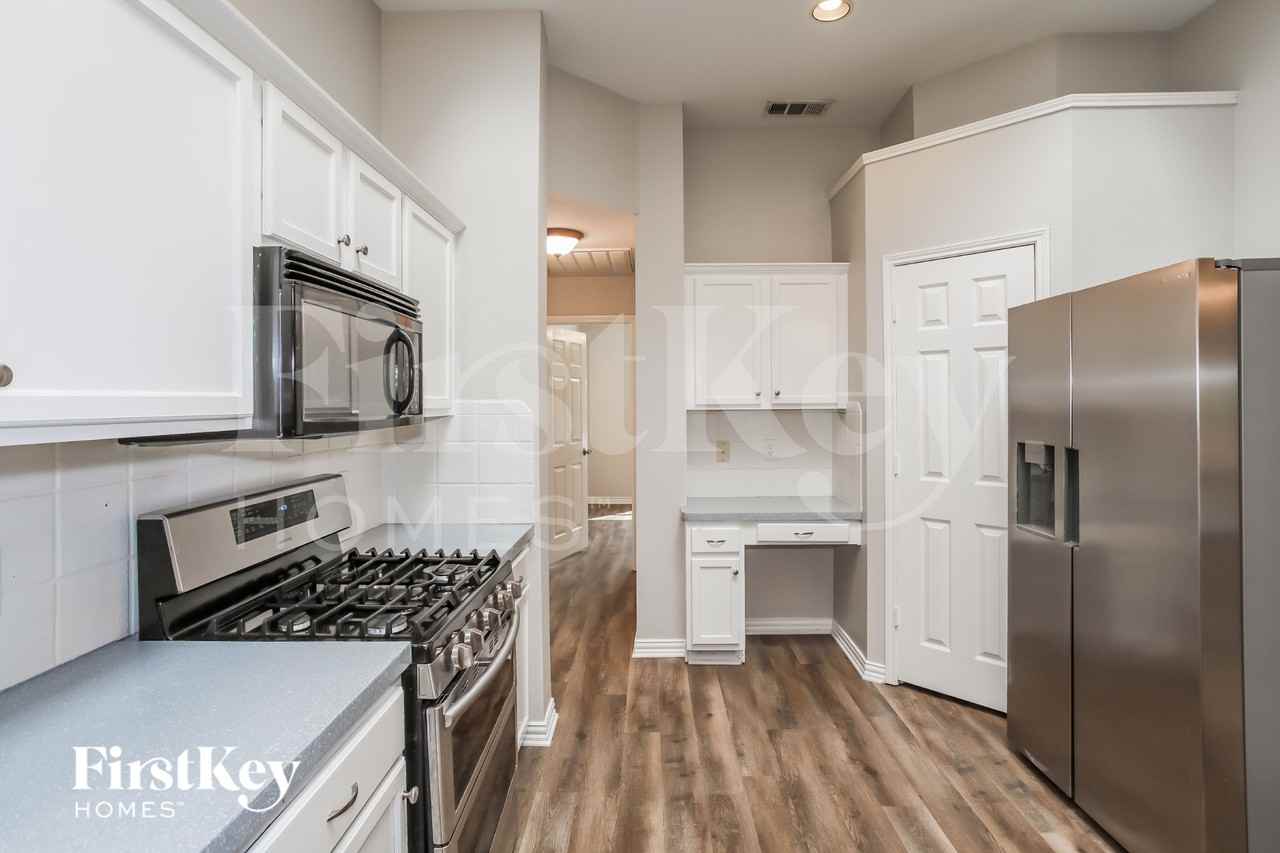 6908 Edgefield Dr - Photo 6 of 15