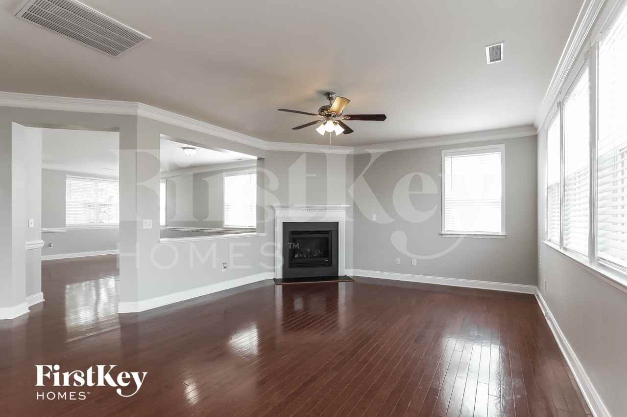 344 Edgecroft Way - Photo 3 of 15