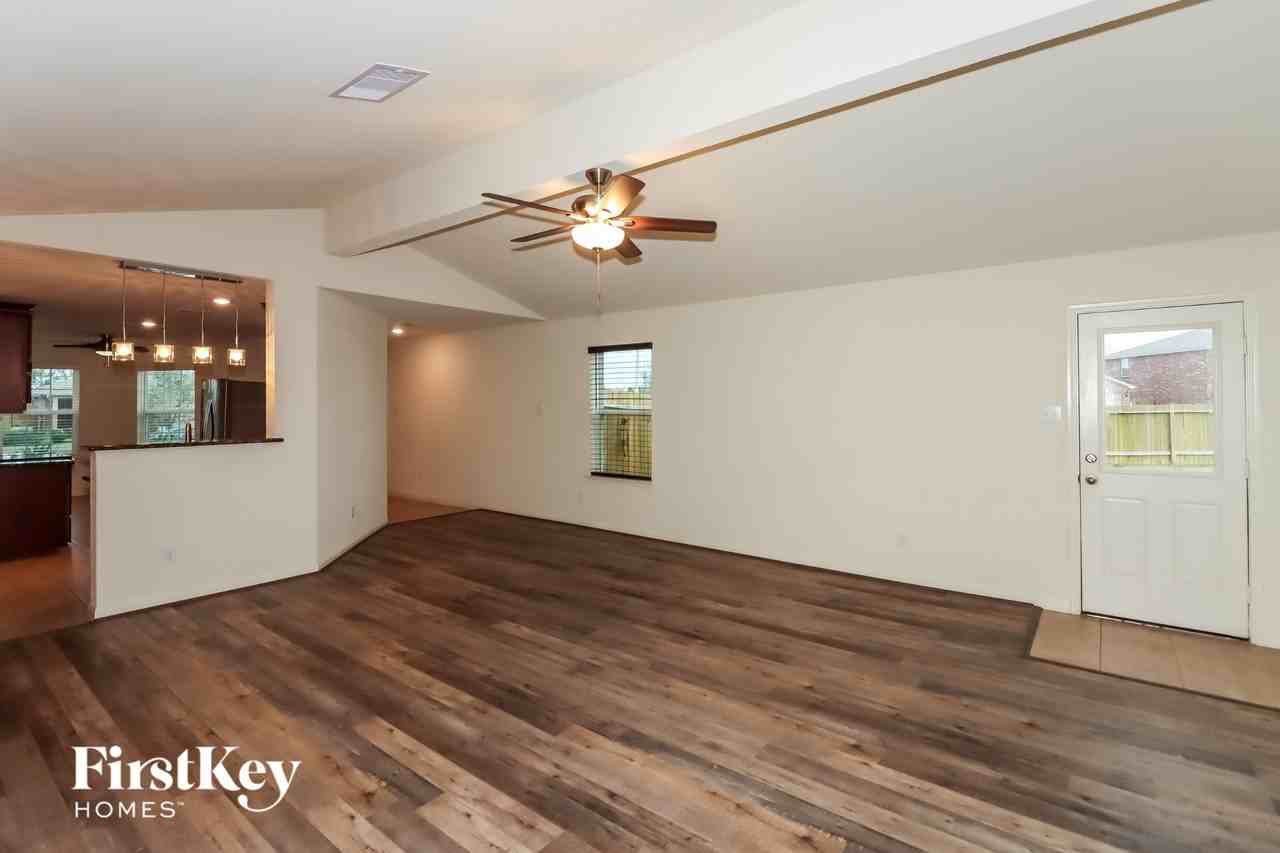 2301 Starboard Sail Dr - Photo 4 of 15