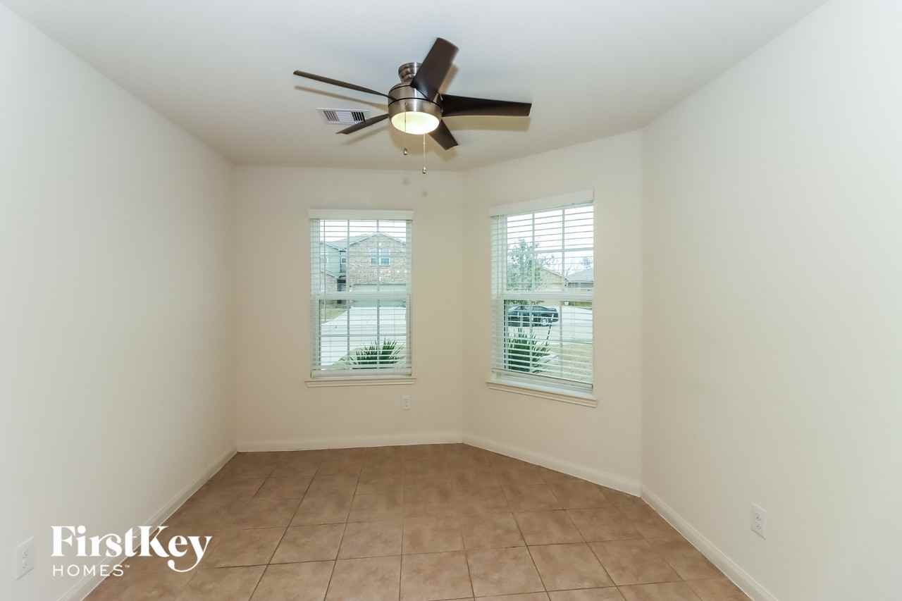 2301 Starboard Sail Dr - Photo 5 of 15