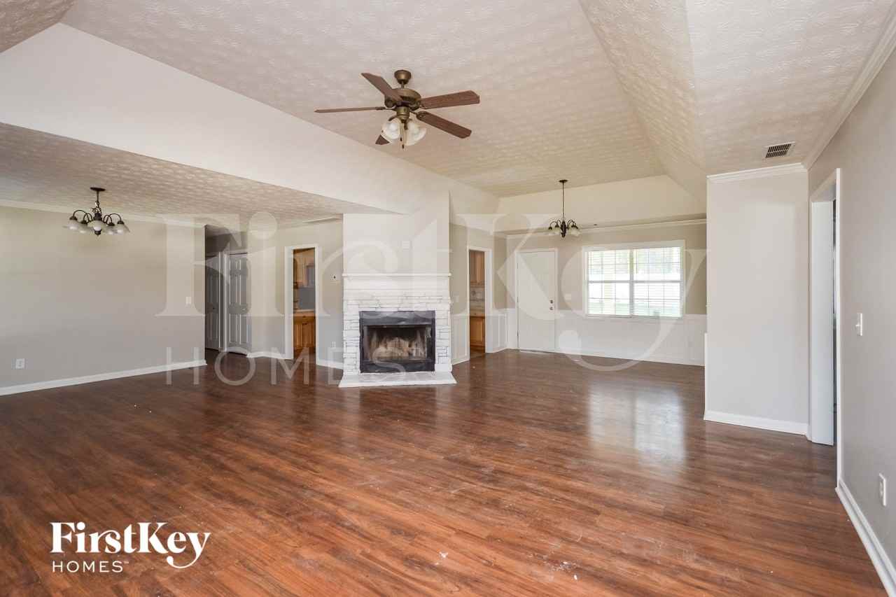 145 Vinnys Way - Photo 2 of 15