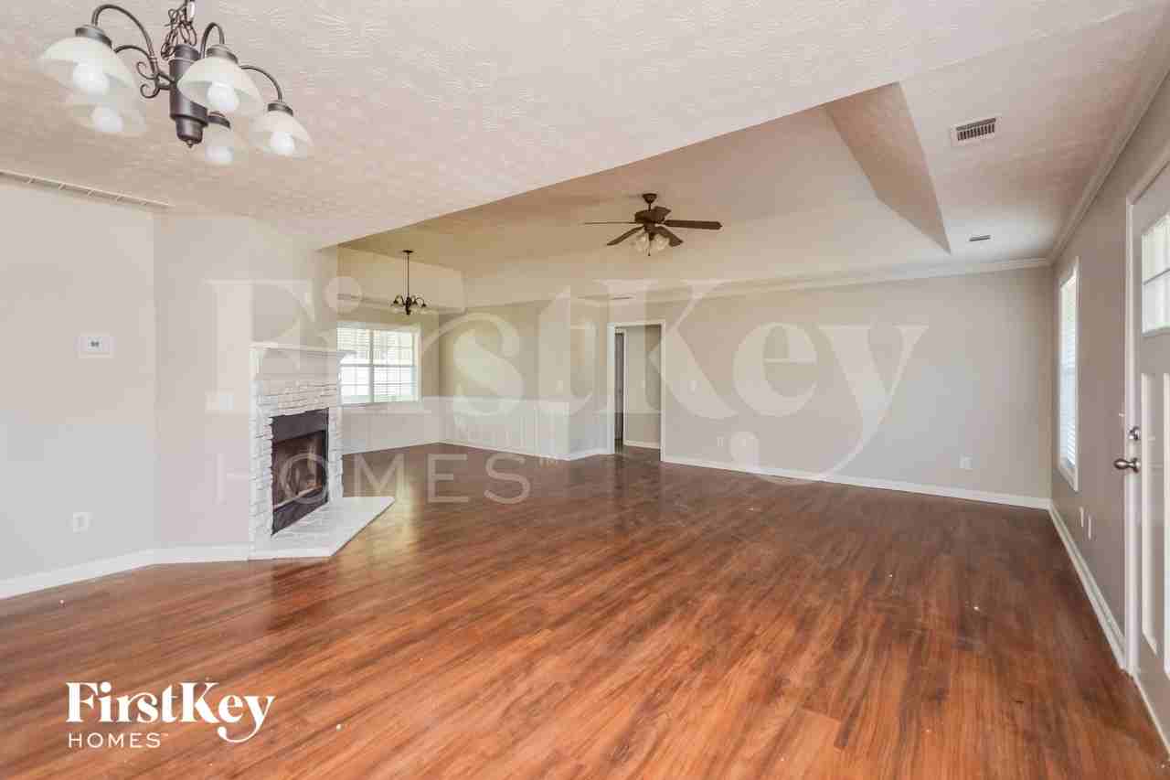 145 Vinnys Way - Photo 3 of 15