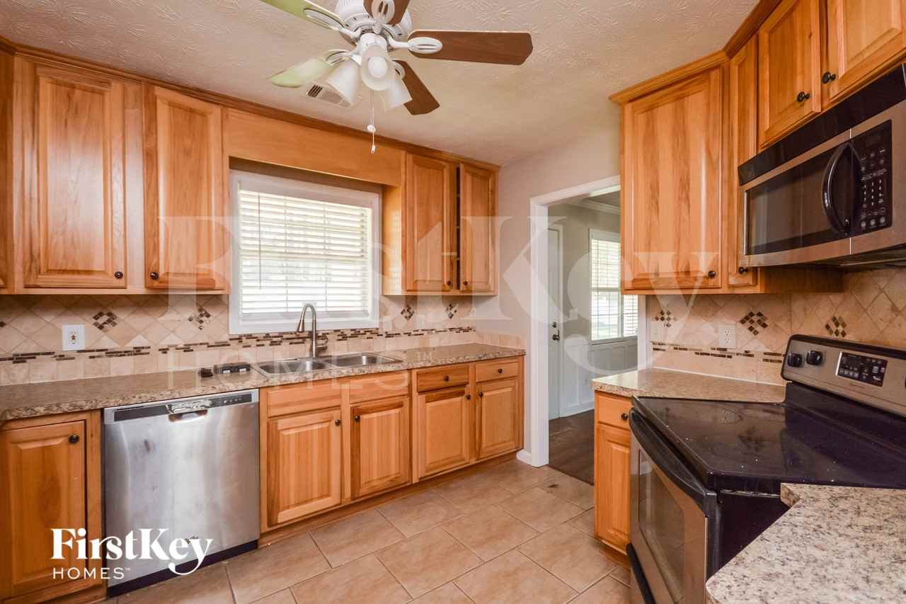 145 Vinnys Way - Photo 6 of 15