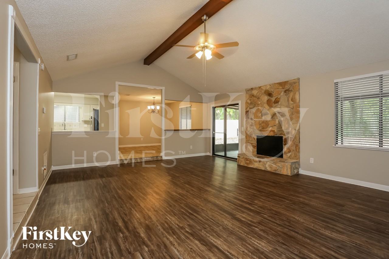 10178 Indian Princess Rd W - Photo 3 of 15