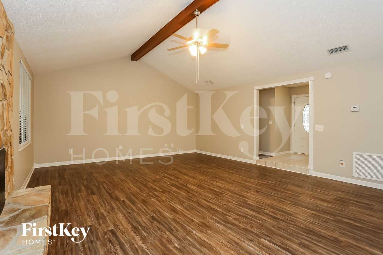 10178 Indian Princess Rd W - Photo 4 of 15