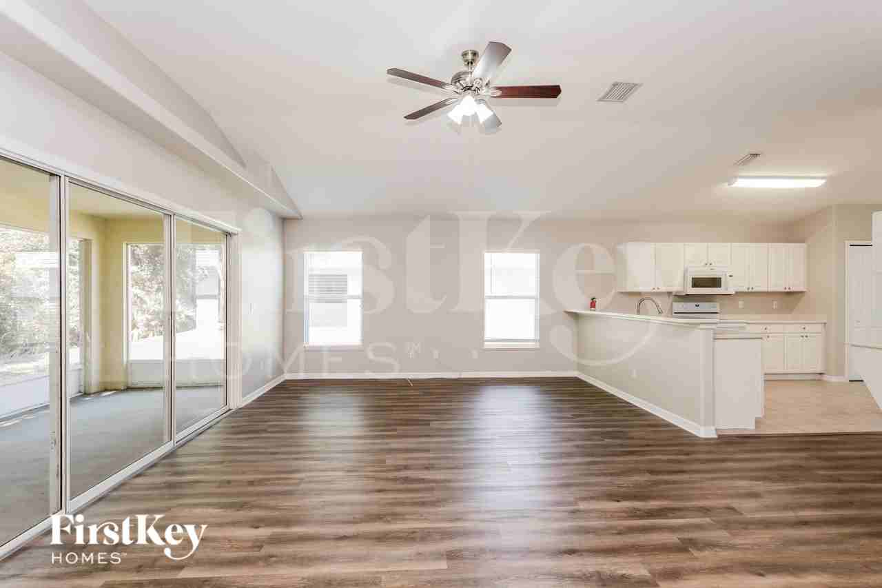 932 Tavernier Cir Ne - Photo 2 of 16