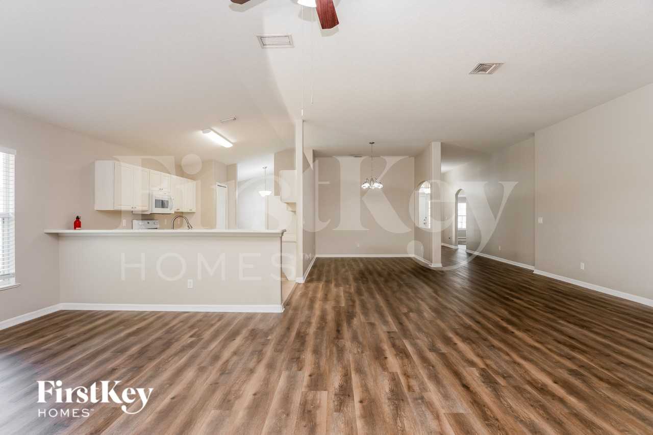 932 Tavernier Cir Ne - Photo 4 of 16