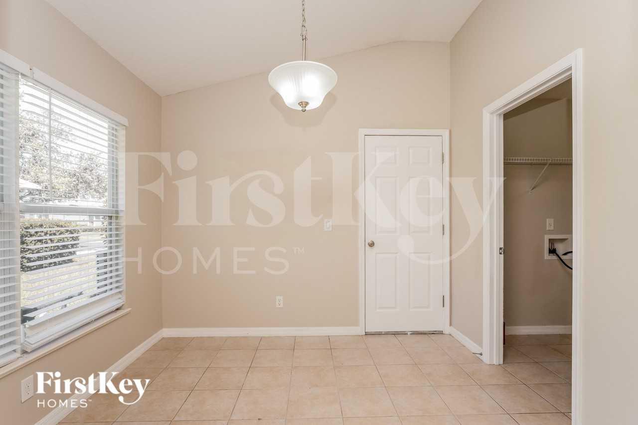 932 Tavernier Cir Ne - Photo 6 of 16