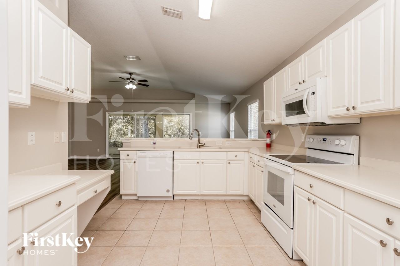 932 Tavernier Cir Ne - Photo 7 of 16