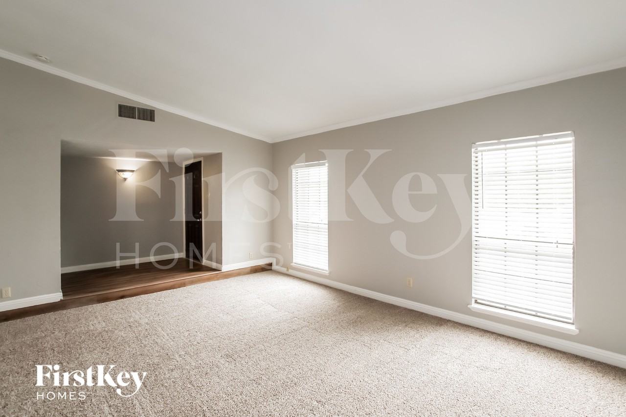 1835 Tree Line Dr - Photo 2 of 15