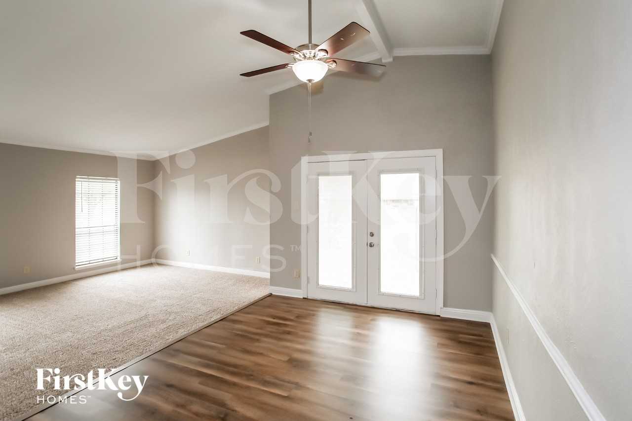 1835 Tree Line Dr - Photo 3 of 15