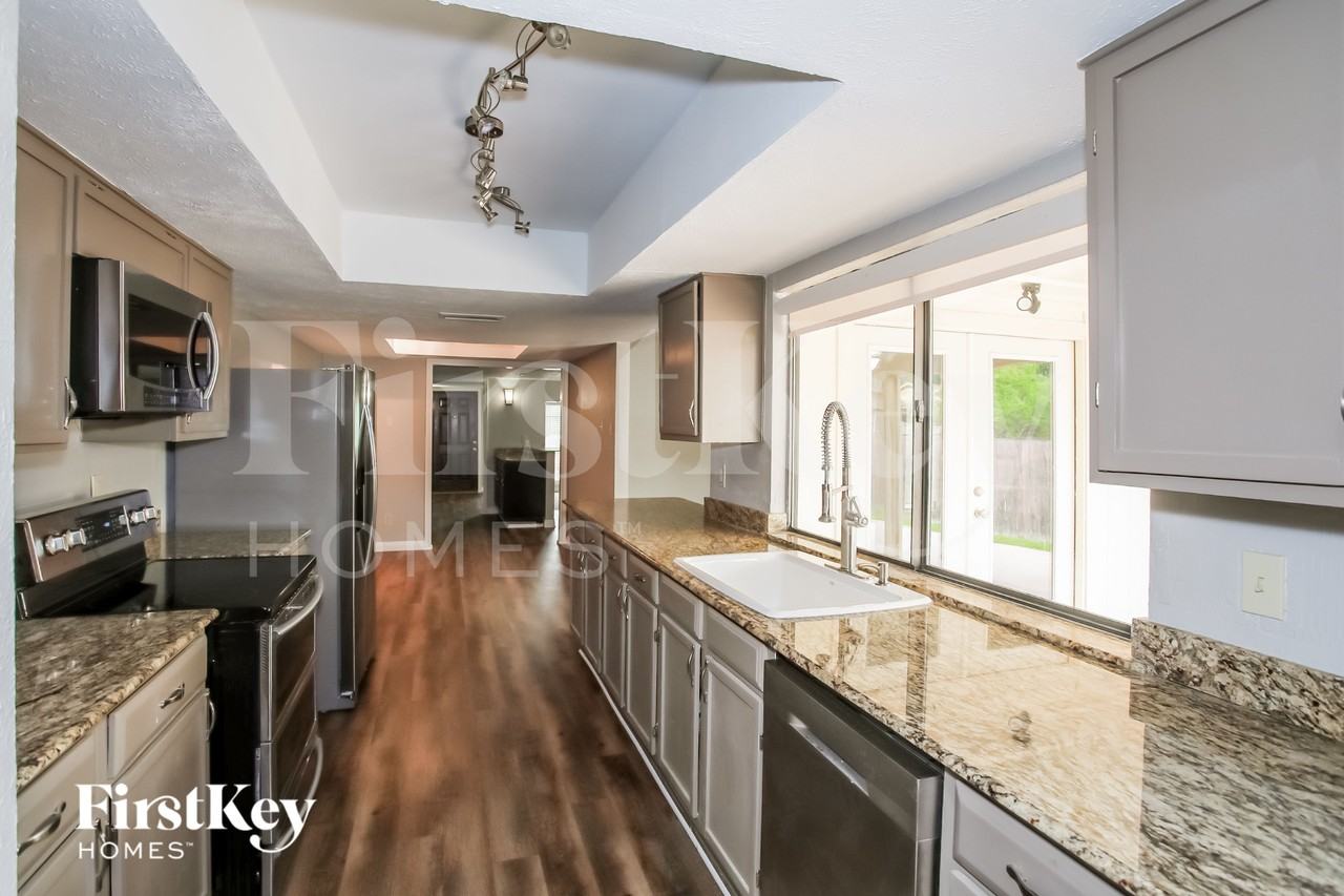 1835 Tree Line Dr - Photo 6 of 15