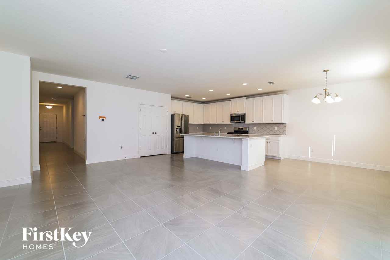 1100 Cavender Creek Rd - Photo 3 of 15