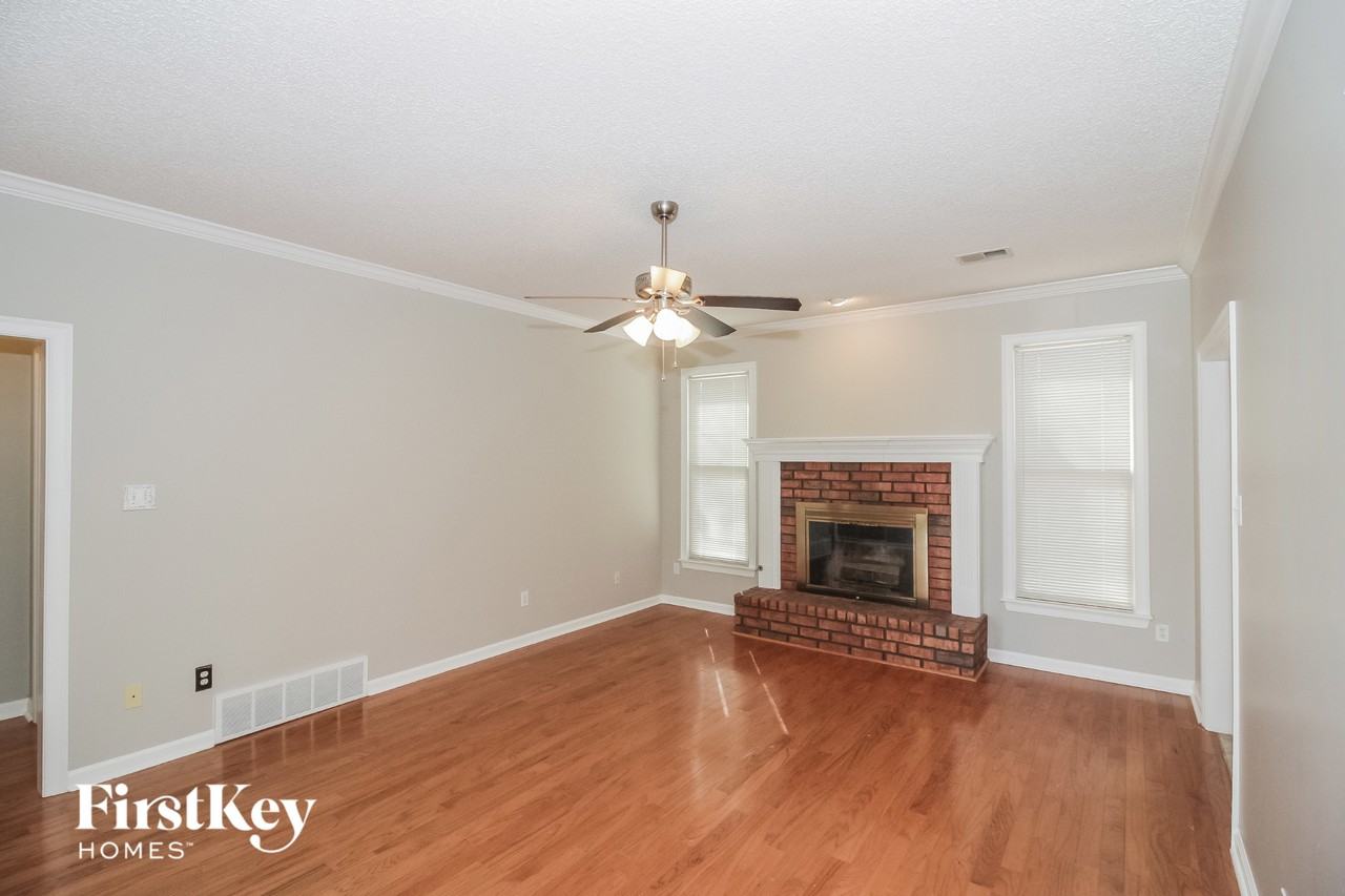 719 Gable Ln - Photo 3 of 15