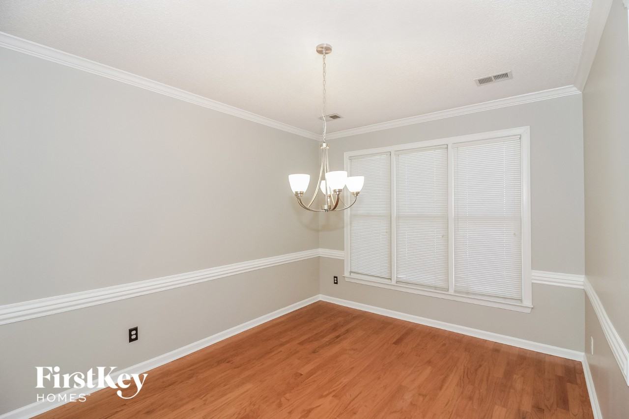 719 Gable Ln - Photo 4 of 15