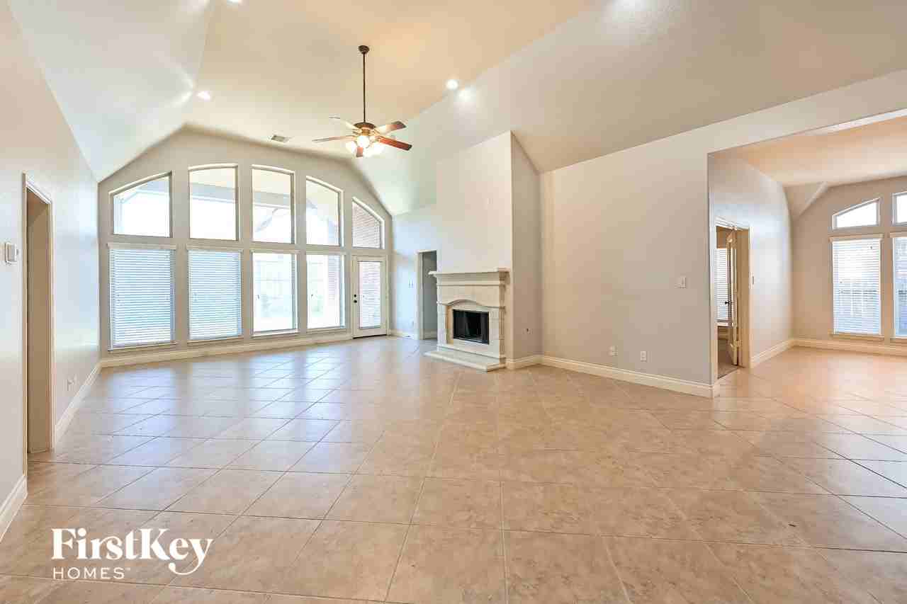 18631 Minden Oaks Dr - Photo 2 of 15