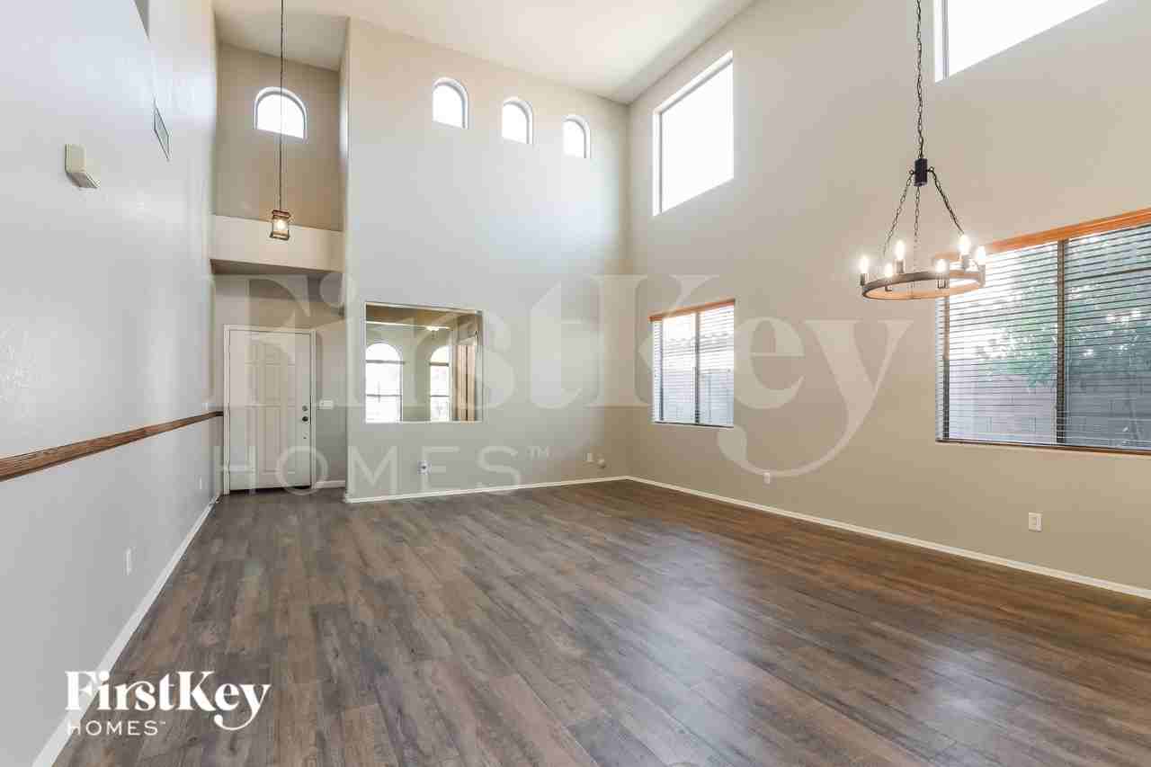 22427 N Vanderveen Way - Photo 3 of 16