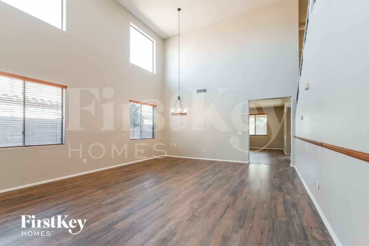 22427 N Vanderveen Way - Photo 4 of 16