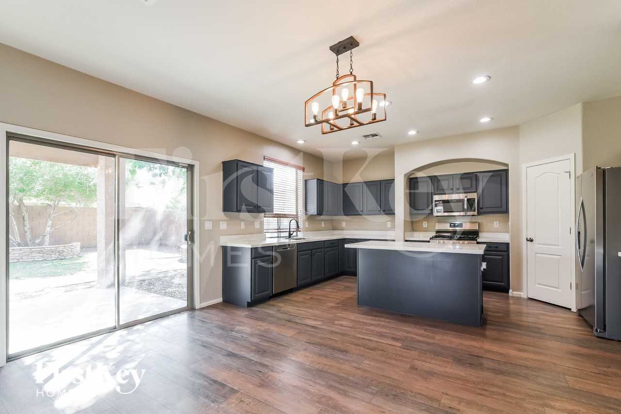 22427 N Vanderveen Way - Photo 5 of 16