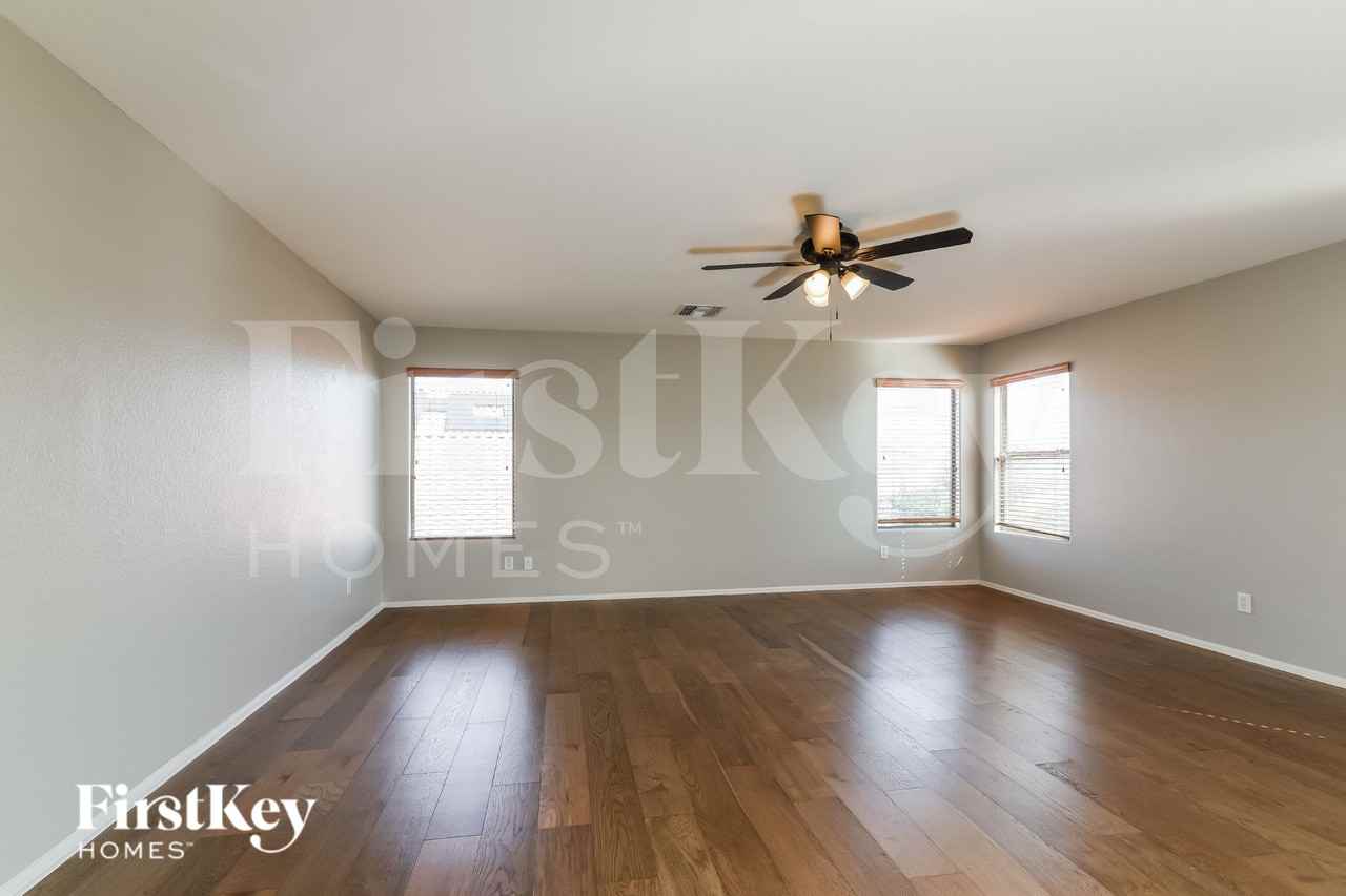 22427 N Vanderveen Way - Photo 7 of 16