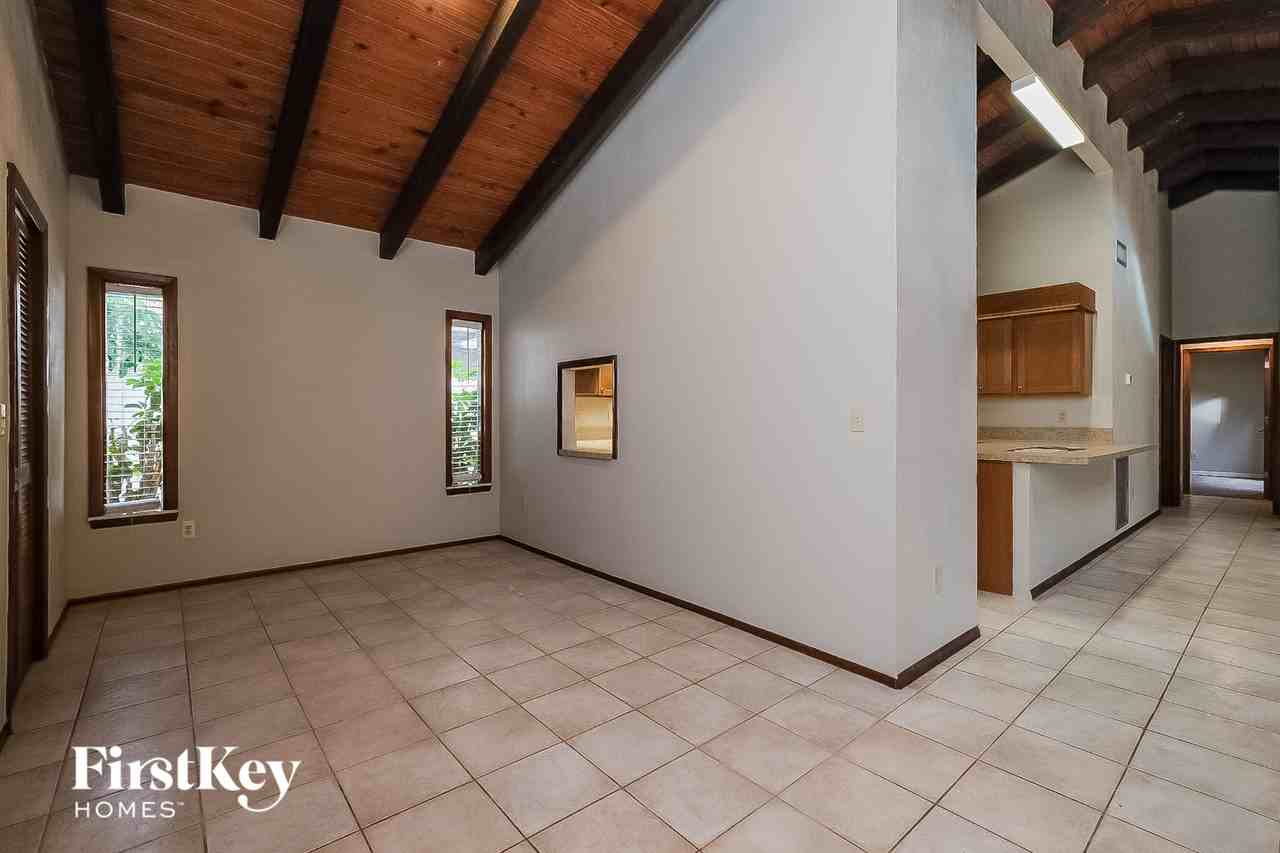 2918 Deer Run N - Photo 2 of 13